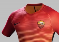 NAUJIENOS: IŠLEISTI AS ROMA 2016-17 SEZONO TRETI MARŠKINĖLIAI